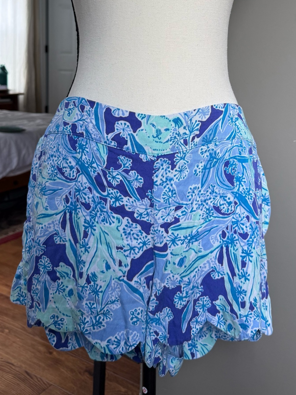 Lilly Pulitzer XL Blue Floral Pull On Shorts Elastic Waist